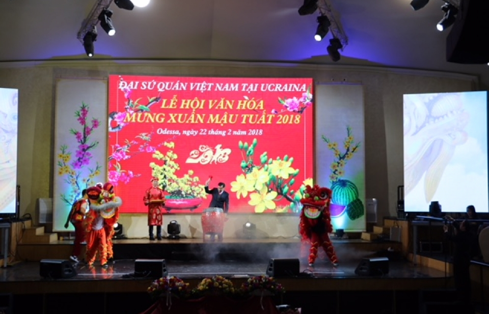Tưng bừng mừng xuân Mậu Tuất tại Ukraine