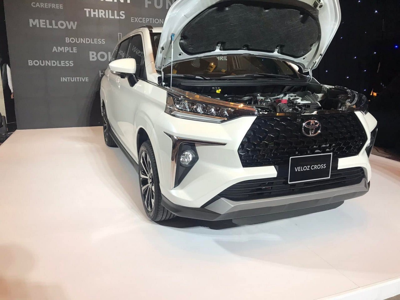 Cận cảnh nội thất Toyota Veloz Cross 2022 tại Việt Nam