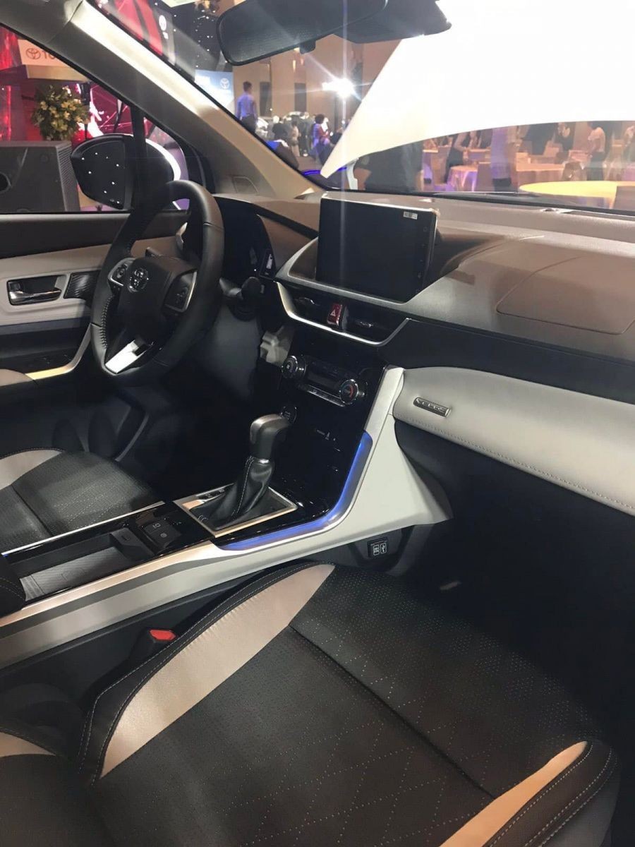 Cận cảnh nội thất Toyota Veloz Cross 2022 tại Việt Nam