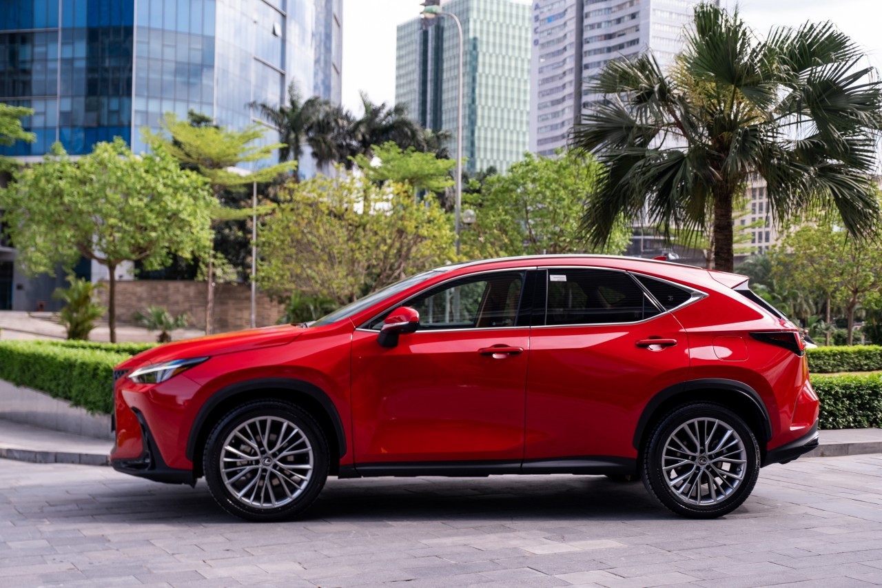 Cận cảnh chi tiết Lexus NX 2022 tại Việt Nam, giá từ 3 tỷ đồng