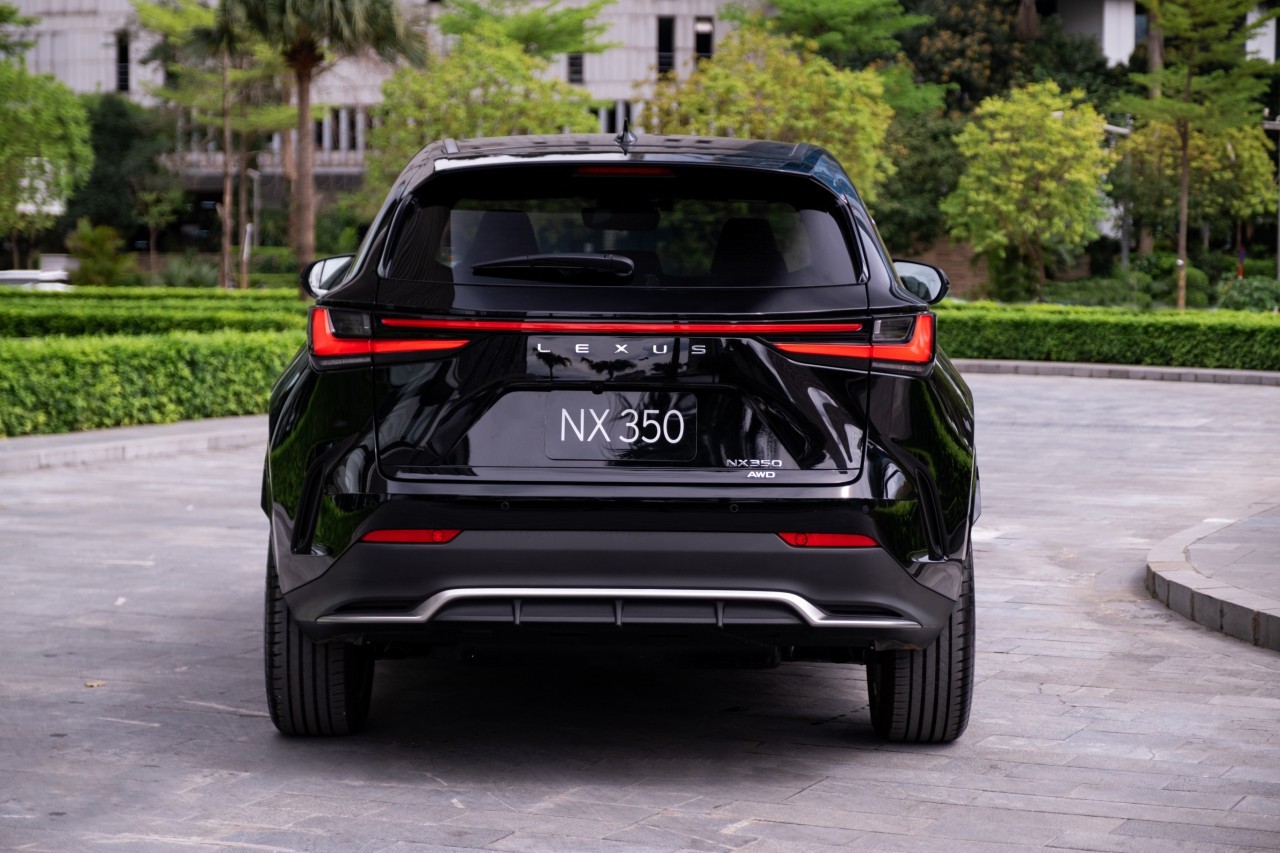 Cận cảnh chi tiết Lexus NX 2022 tại Việt Nam, giá từ 3 tỷ đồng