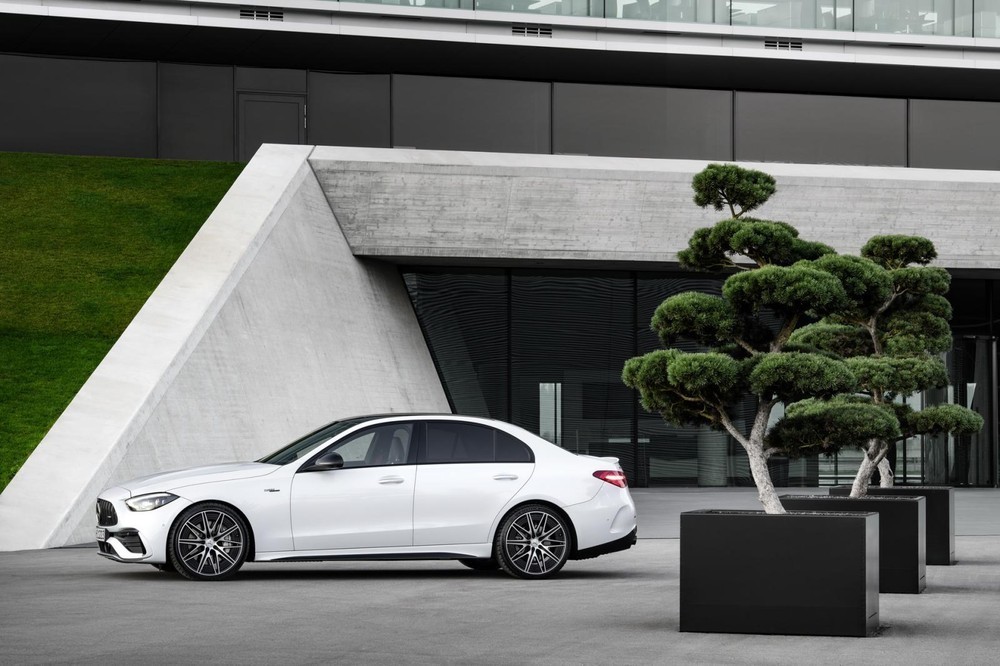 Cận cảnh chi tiết Mercedes-AMG C43 4Matic 2023 Cận cảnh chi tiết Mercedes-AMG C43 4Matic 2023