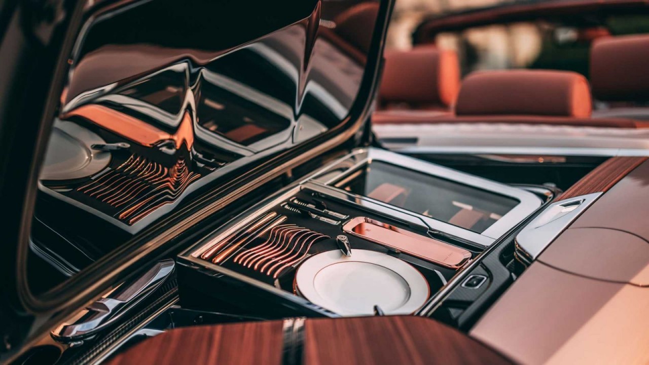 Chi tiết cận cảnh siêu xe Rolls-Royce Boat Tail thứ 2, giá 28 triệu USD Chi tiết cận cảnh siêu xe Rolls-Royce Boat Tail thứ 2, giá 28 triệu USD