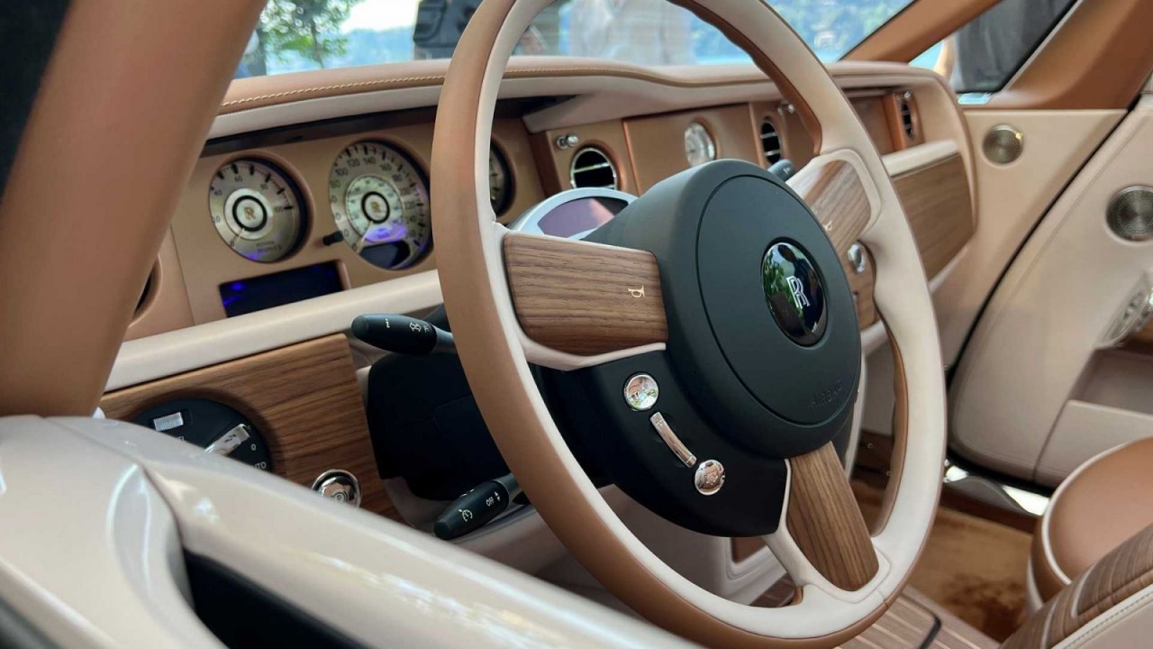 Chi tiết cận cảnh siêu xe Rolls-Royce Boat Tail thứ 2, giá 28 triệu USD Chi tiết cận cảnh siêu xe Rolls-Royce Boat Tail thứ 2, giá 28 triệu USD