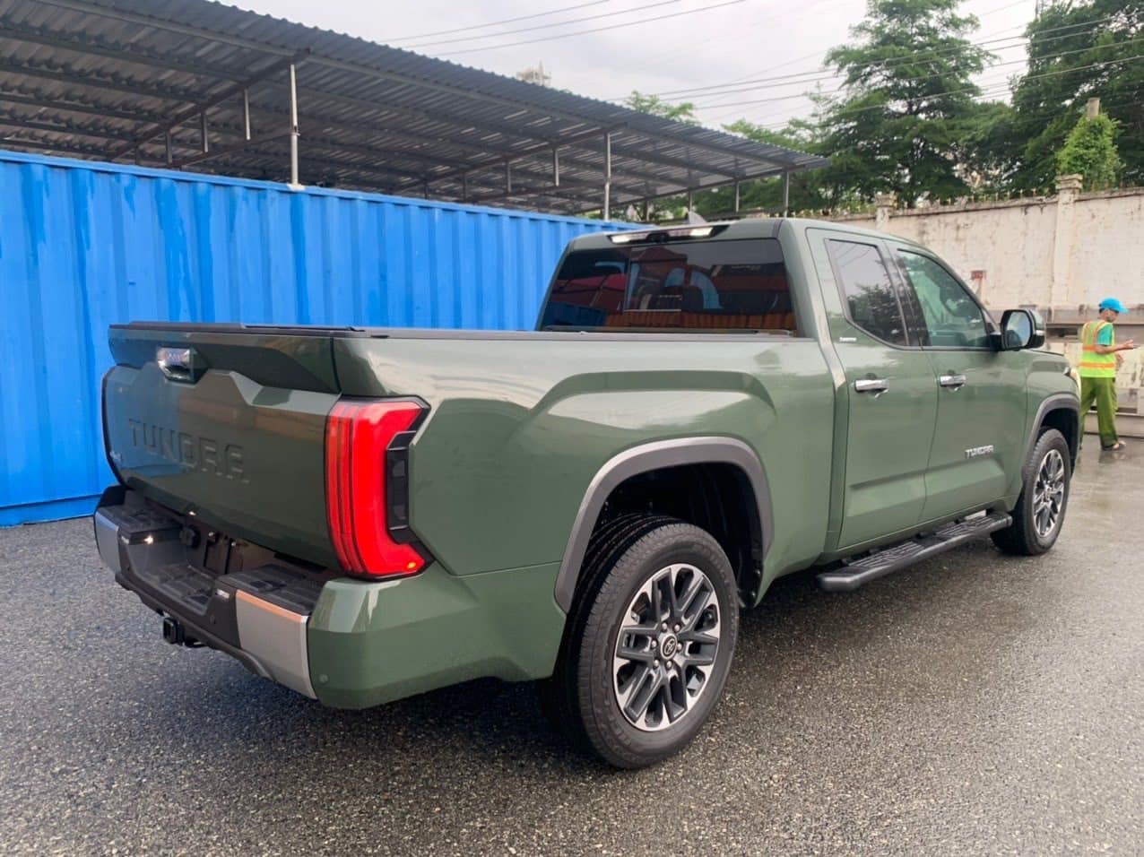 Toyota Tundra 2022 đầu tiên về Việt Nam, giá 4,5 tỷ đồng