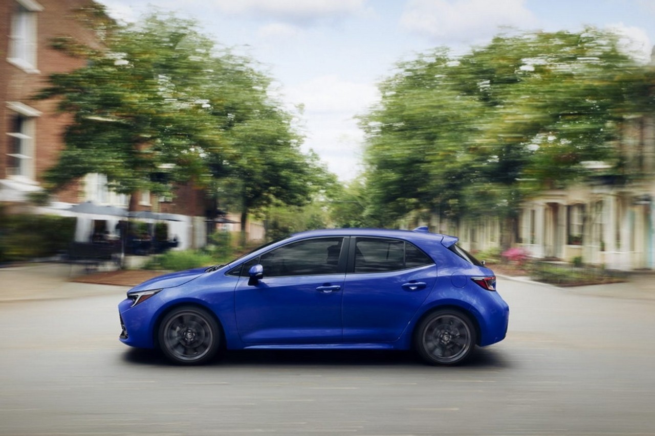 Cận cảnh Toyota Corolla phiên bản động cơ Hybrid AWD