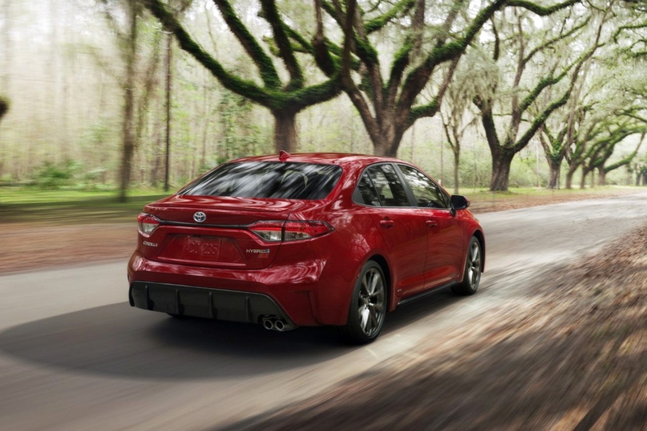 Cận cảnh Toyota Corolla phiên bản động cơ Hybrid AWD