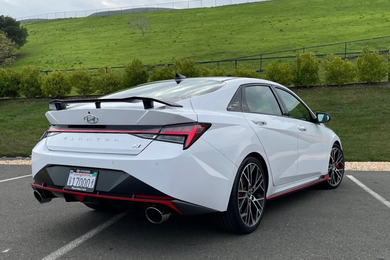 Hyundai Elantra 2023