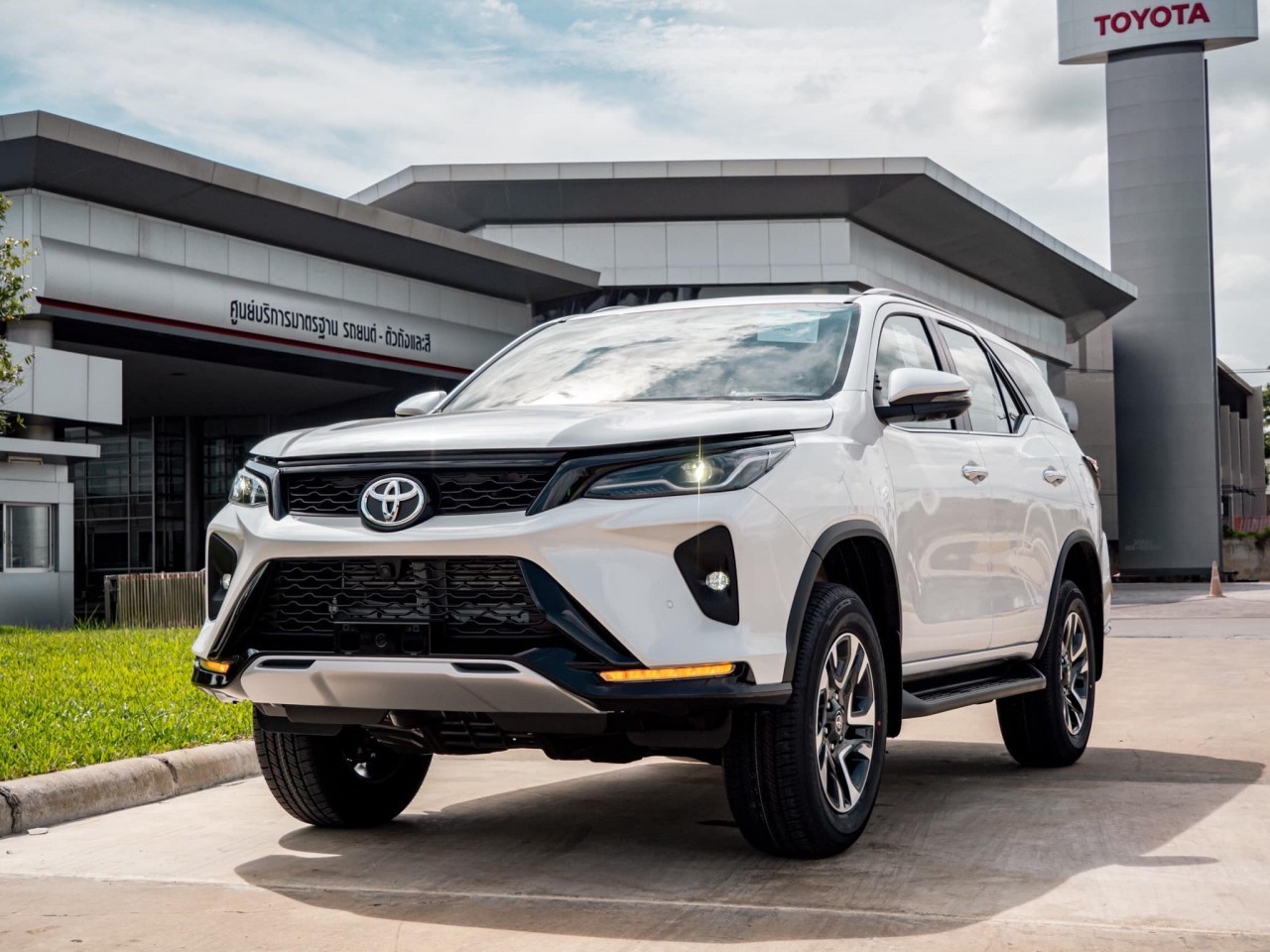 Toyota Fortuner Leader