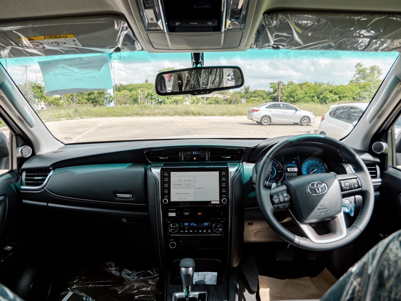 Cận cảnh Toyota Fortuner Leader tại Thái Lan, giá từ 905 triệu đồng