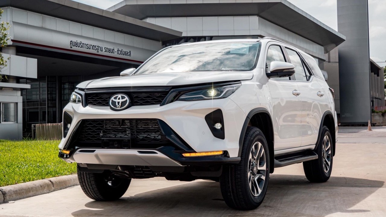 Cận cảnh Toyota Fortuner Leader tại Thái Lan, giá từ 905 triệu đồng