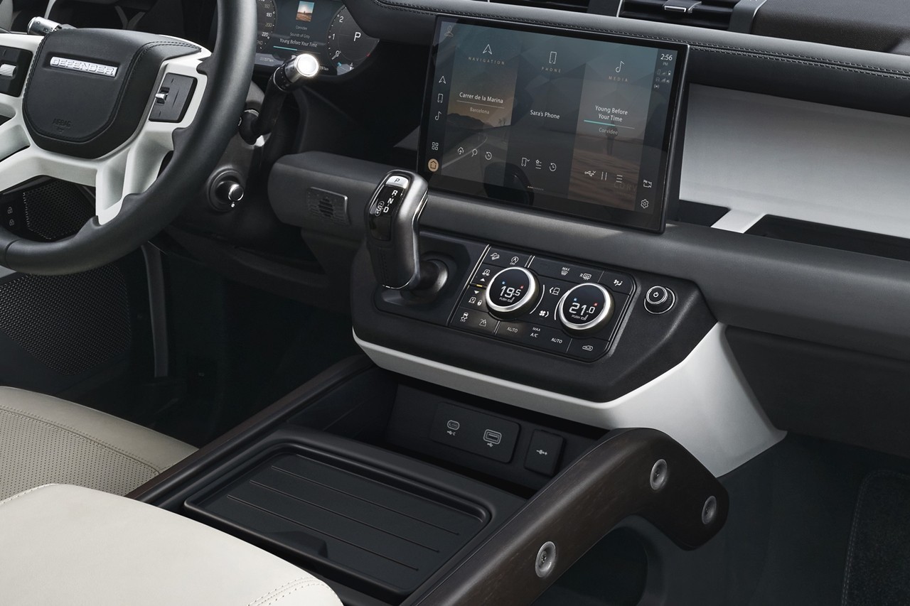 Cập nhật bảng giá 5 phiên bản Land Rover Defender 130 tại Việt Nam Cập nhật bảng giá 5 phiên bản Land Rover Defender 130 tại Việt Nam