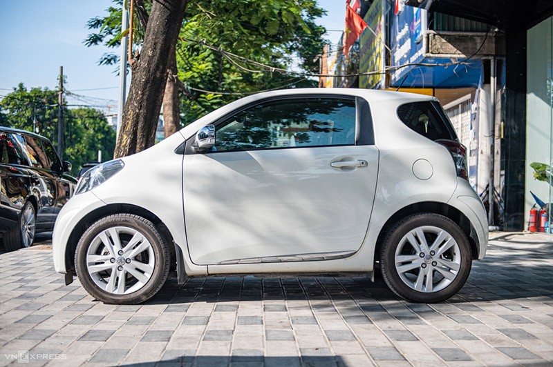 Toyota iQ 2013 với thiết kế nhỏ gọn.