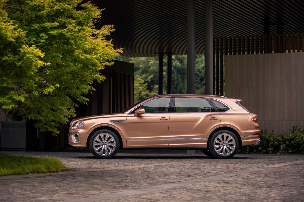 Cập nhật bảng giá Bentley Bentayga EWB 2023 tại Việt Nam