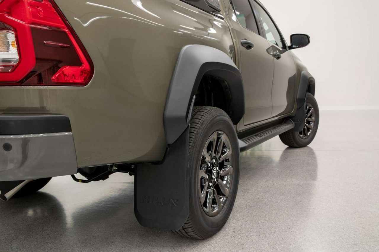 Cận cảnh chi tiết Toyota Hilux 2023 ra mắt tại Australia