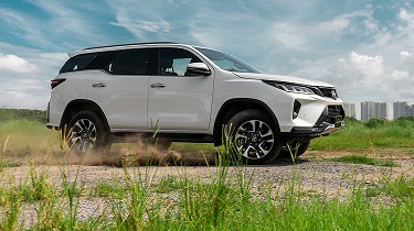 Toyota Fortuner 2023 bổ sung nhiều tính năng mới