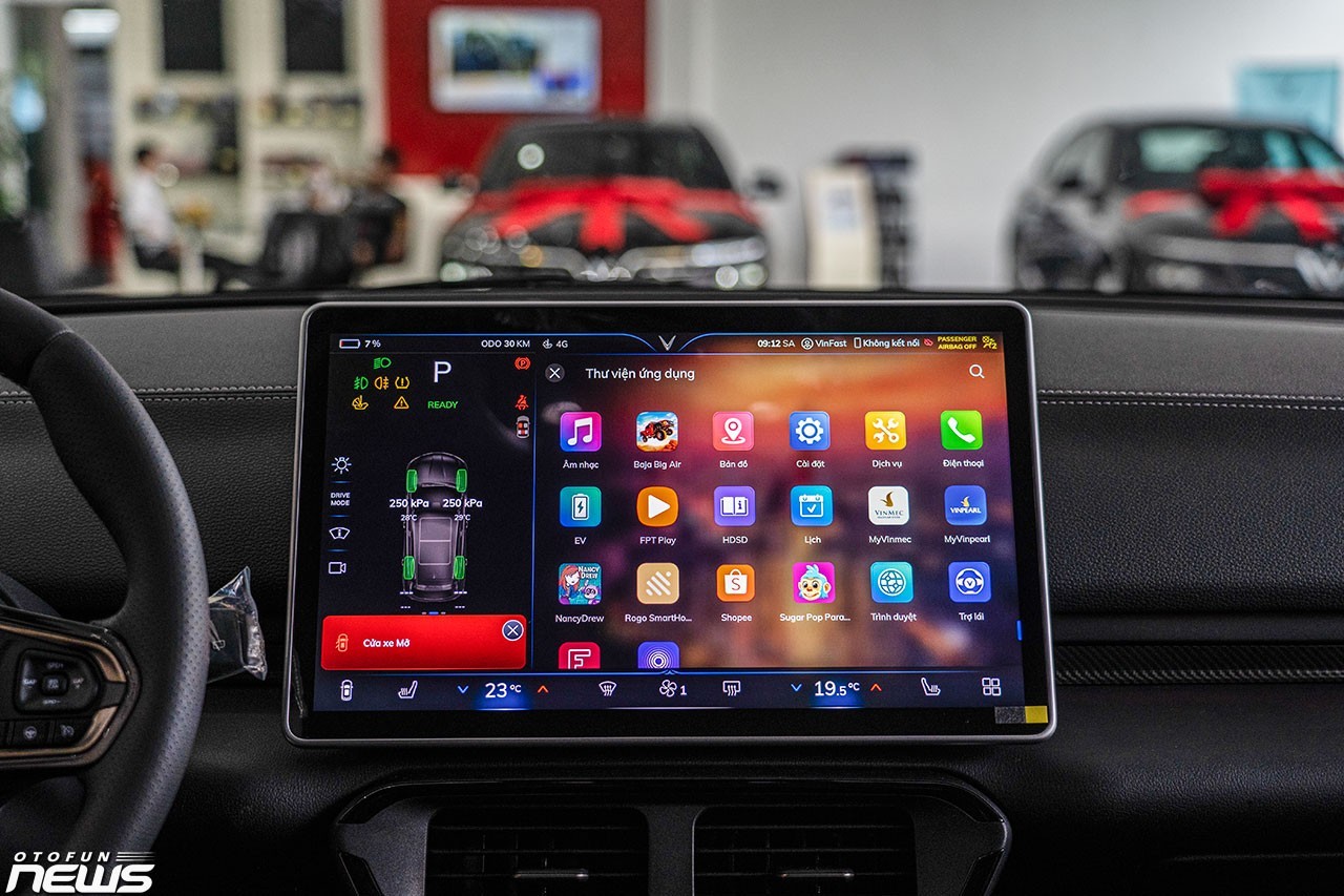 Cận cảnh chi tiết VinFast VF8 Eco tại Việt Nam, giá hơn 1 tỷ đồng Cận cảnh chi tiết VinFast VF8 Eco tại Việt Nam, giá hơn 1 tỷ đồng