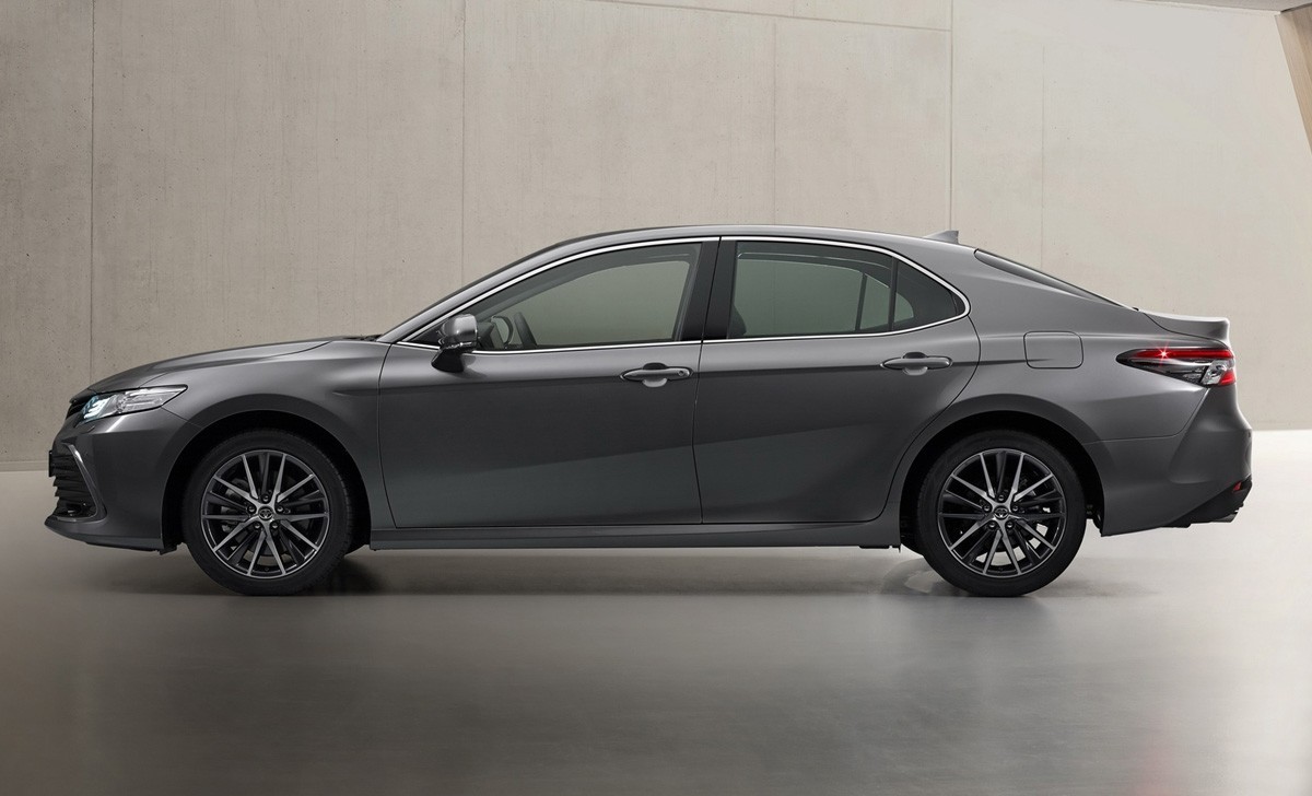 Ngày 3/11, Toyota Camry 2022 phiên bản nâng cấp ra mắt tại Thái Lan