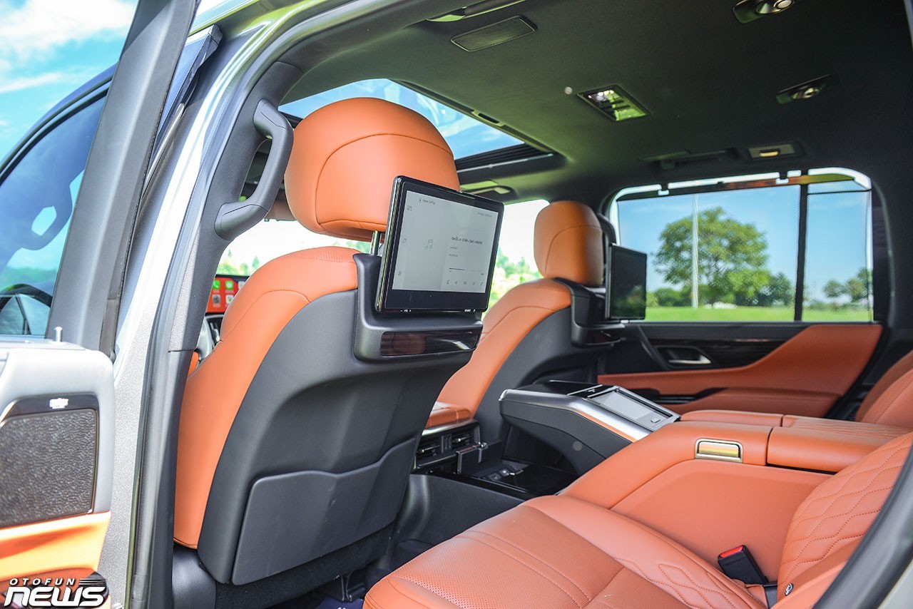 Cận cảnh chi tiết Lexus LX600 Vip tại Việt Nam, giá hơn 9 tỷ đồng Cận cảnh chi tiết Lexus LX600 Vip tại Việt Nam, giá hơn 9 tỷ đồng