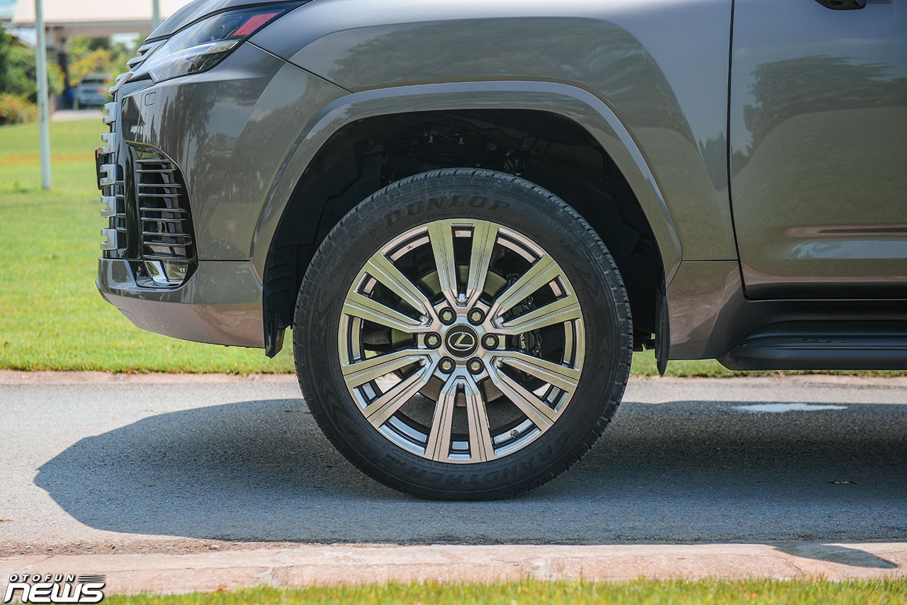 Cận cảnh chi tiết Lexus LX600 Vip tại Việt Nam, giá hơn 9 tỷ đồng Cận cảnh chi tiết Lexus LX600 Vip tại Việt Nam, giá hơn 9 tỷ đồng