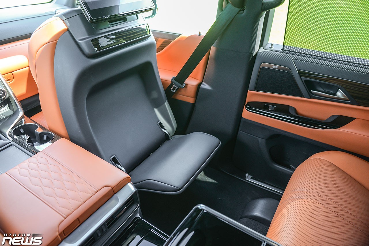 Cận cảnh chi tiết Lexus LX600 Vip tại Việt Nam, giá hơn 9 tỷ đồng Cận cảnh chi tiết Lexus LX600 Vip tại Việt Nam, giá hơn 9 tỷ đồng