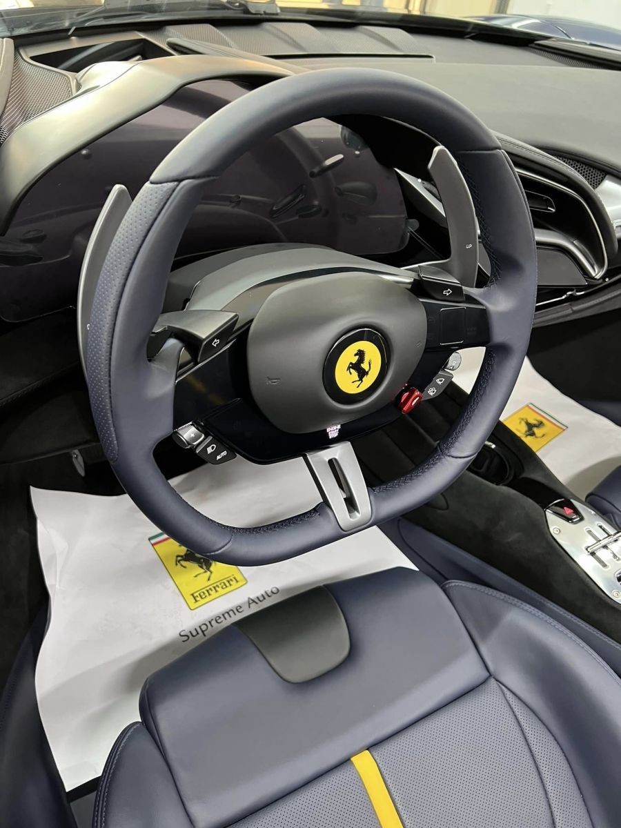 Cận cảnh siêu xe Ferrari SF90 Spidern có mặt tại Việt Nam