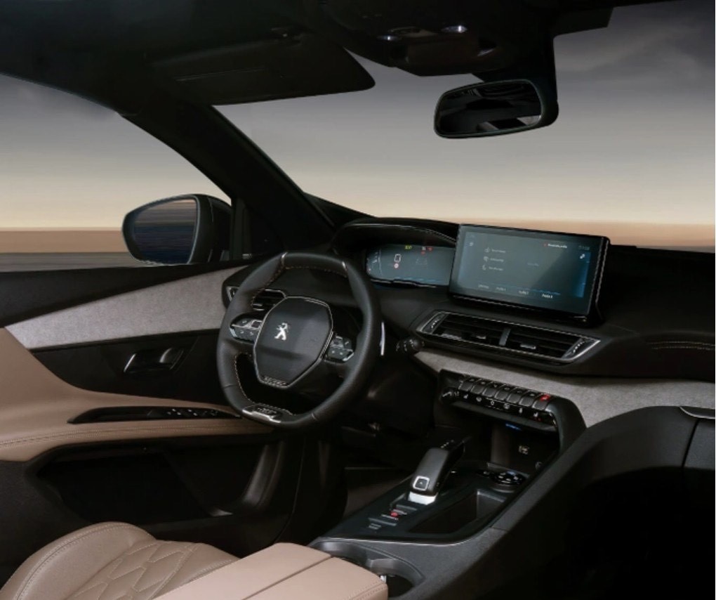 Vô lăng D-cut độc đáo, da đột lỗ và ốp GT bao quanh.