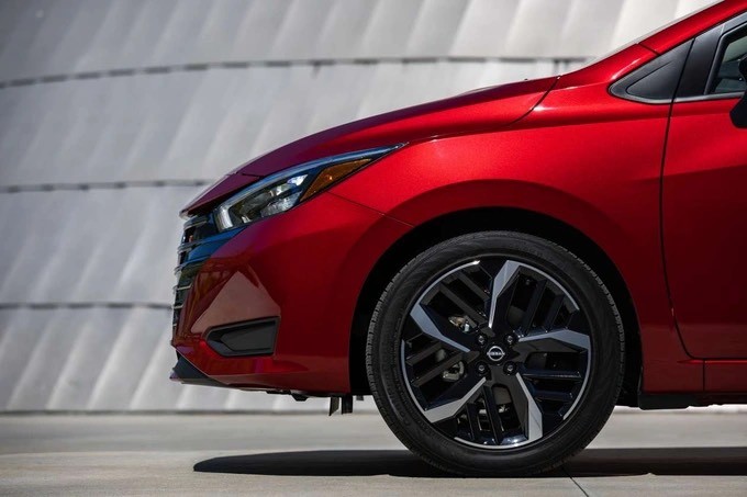 Bộ mâm dạng phay kích cỡ 17 inch, phối 2 màu.