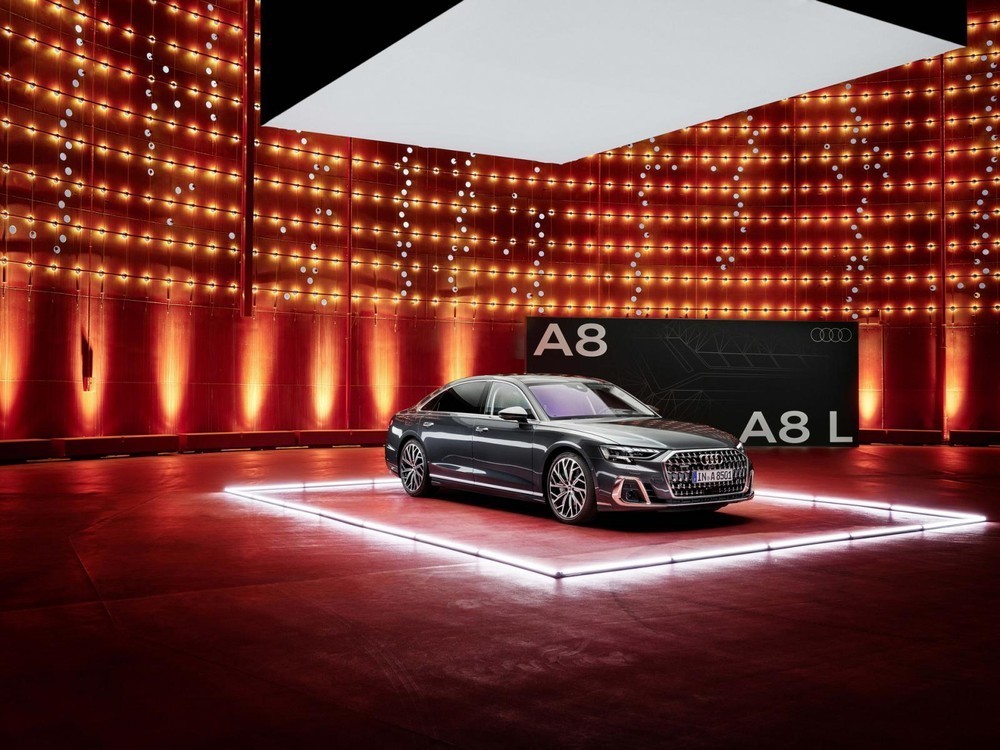 Audi A8 2022.