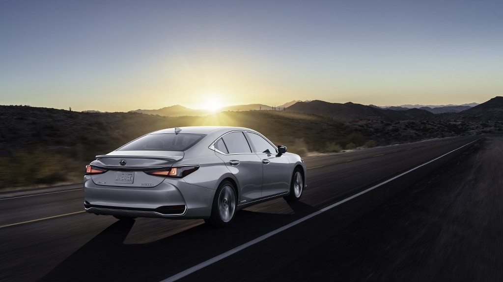 Cận cảnh chi tiết Lexus ES 2022 giá từ 2,55 tỷ tại Việt Nam