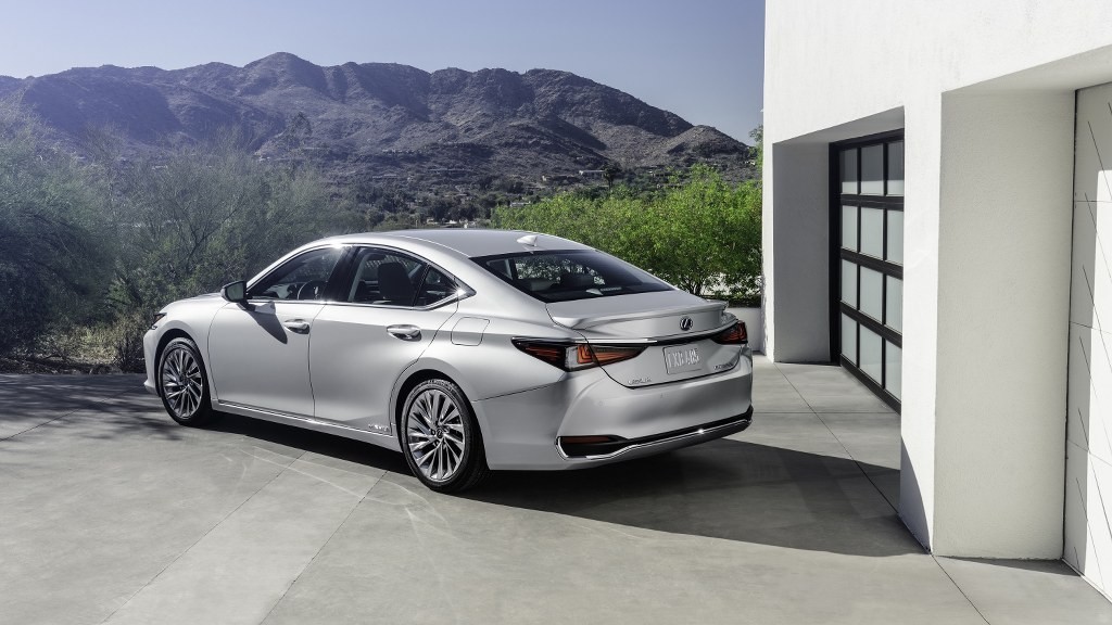 Cận cảnh chi tiết Lexus ES 2022 giá từ 2,55 tỷ tại Việt Nam