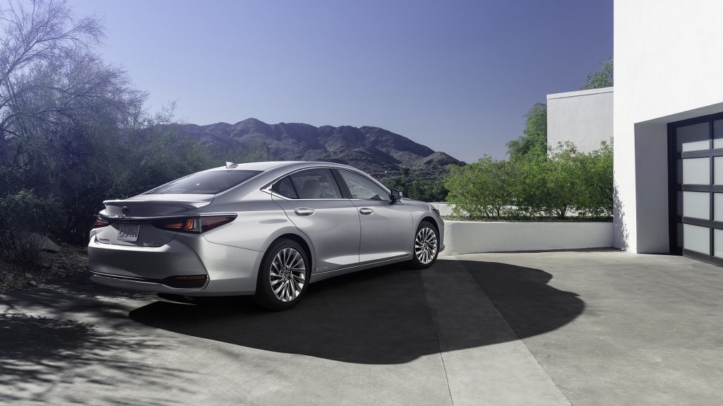 Cận cảnh chi tiết Lexus ES 2022 giá từ 2,55 tỷ tại Việt Nam