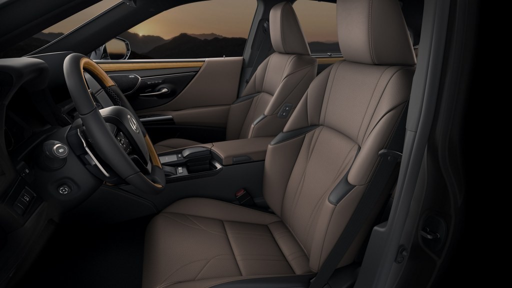 Cận cảnh chi tiết Lexus ES 2022 giá từ 2,55 tỷ tại Việt Nam