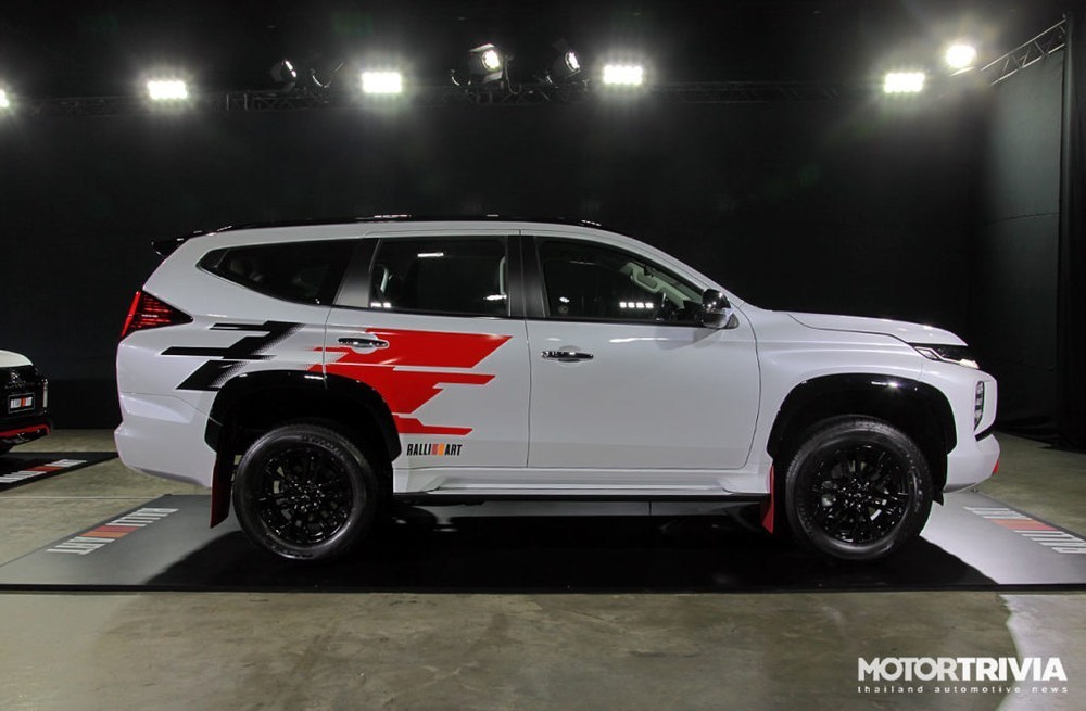 Cận cảnh Mitsubishi Pajero Sport Ralliart 2022