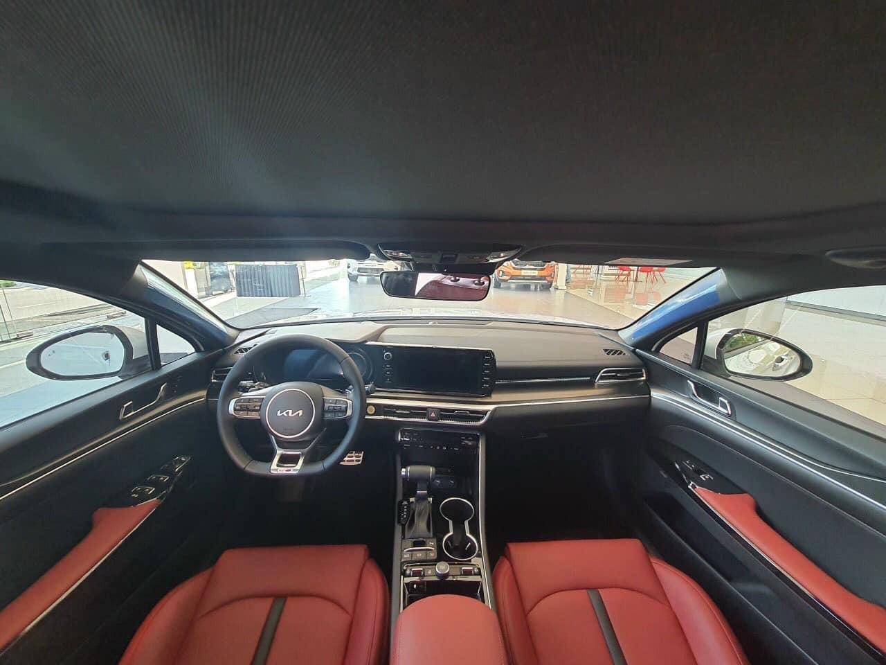 Cận cảnh Kia K5 GT-Line 2022 có mặt tại Việt Nam, giá hơn 1 tỷ đồng