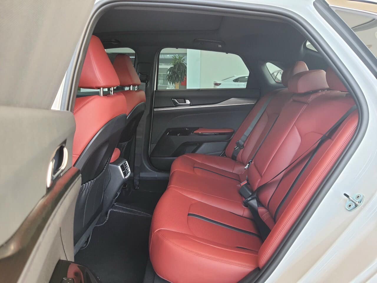 Cận cảnh Kia K5 GT-Line 2022 có mặt tại Việt Nam, giá hơn 1 tỷ đồng