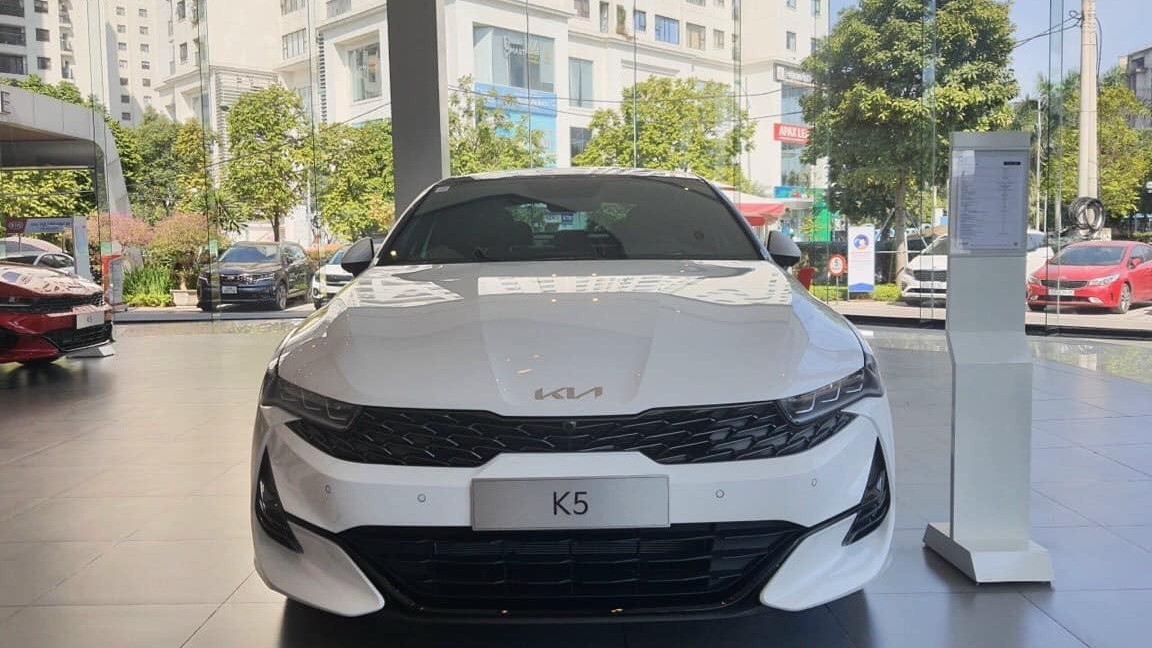 Cận cảnh Kia K5 GT-Line 2022 có mặt tại Việt Nam, giá hơn 1 tỷ đồng