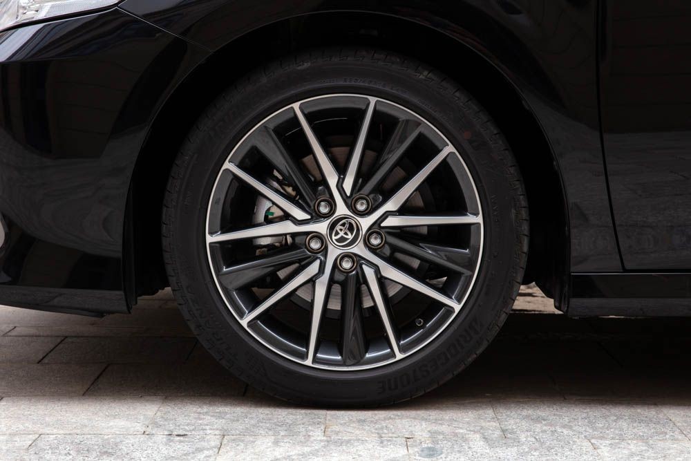 Cận cảnh chi tiết Toyota Camry 2022, giá từ 1,05 tỷ đồng