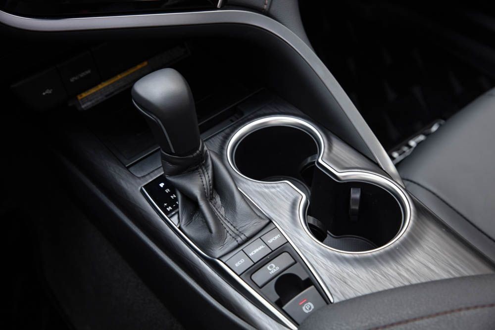 Cận cảnh chi tiết Toyota Camry 2022, giá từ 1,05 tỷ đồng