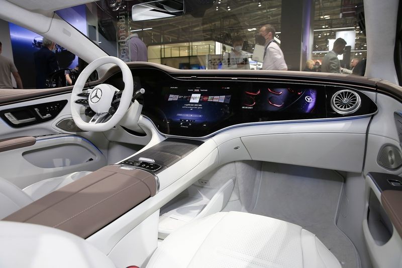 Cận cảnh xe ô tô điện Mercedes-AMG EQS 53 đầu tiên, giá từ 208.000 USD