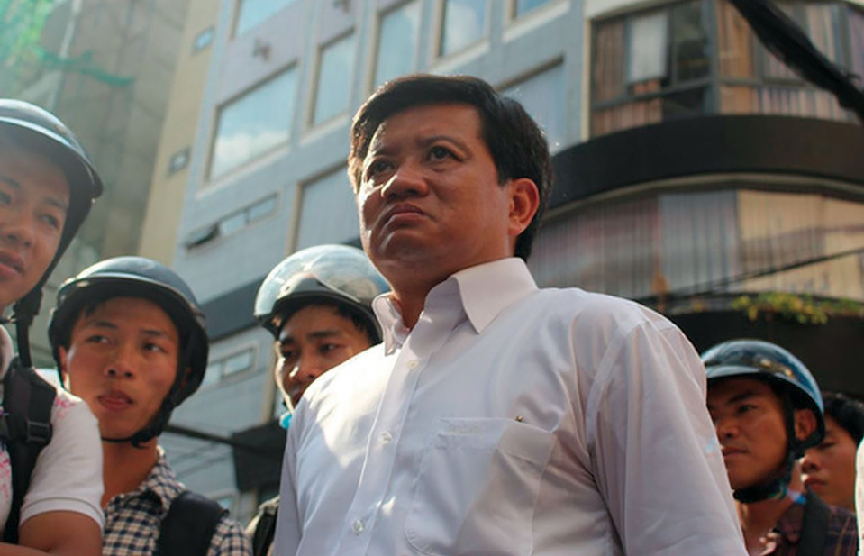 Đơn thương giữa dòng đời