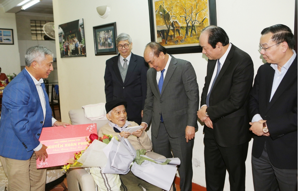 Thủ tướng chúc Tết các nhà khoa học, nhân sĩ trí thức