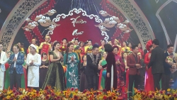 kieu bao vui xuan tren dat cang