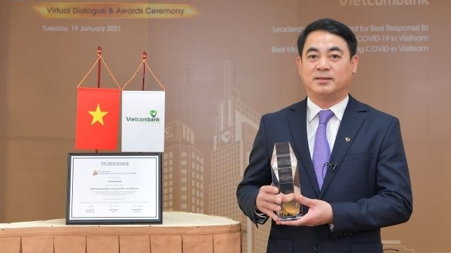 Vietcombank được trao tặng danh hiệu Ngân hàng được quản trị tốt nhất và Lãnh đạo xuất sắc trong ứng phó với đại dịch Covid-19