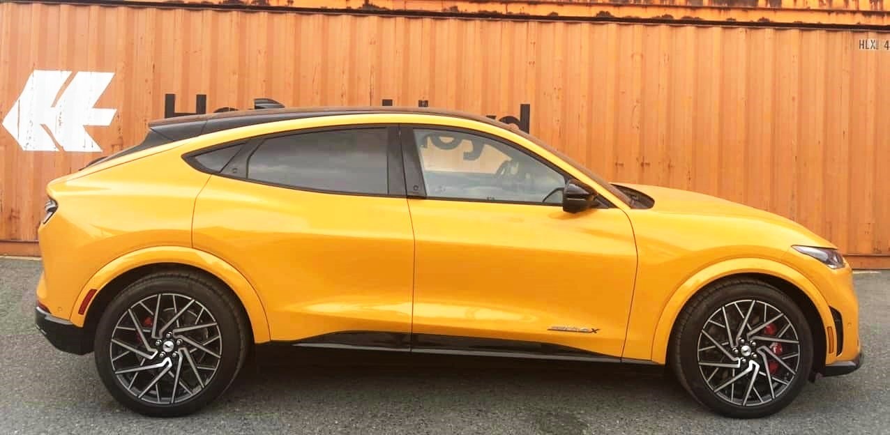 Xe thể thao thuận điện Ford Mustang Mach-E về đến Việt Nam