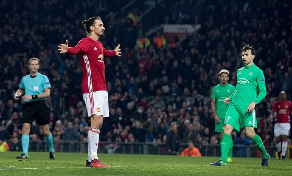 Ibrahimovic "nổ" hat-trick, MU đè bẹp St Etienne