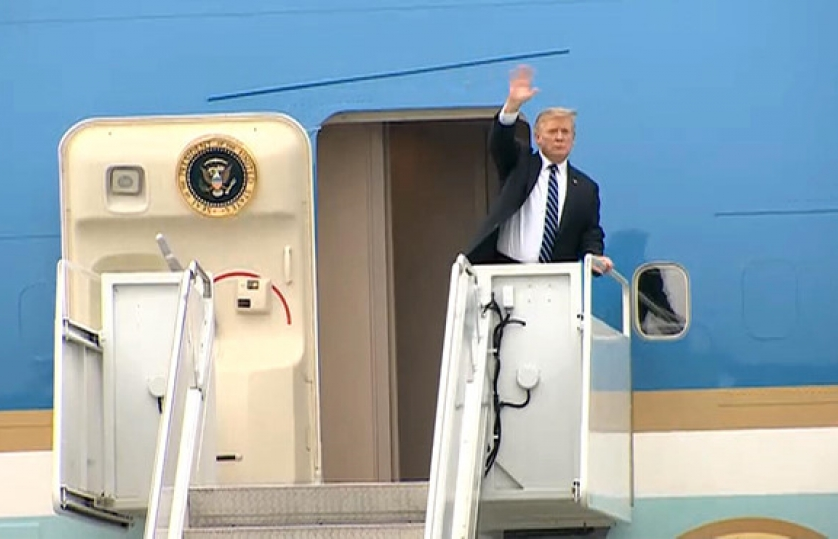 Tổng thống Mỹ Donald Trump rời Việt Nam