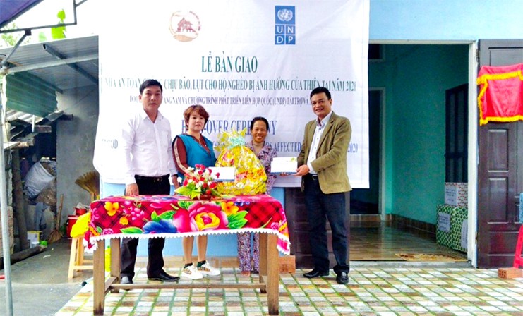 Khánh thành và bàn giao nhà an toàn, chống chịu bão, lụt cho hộ dân nghèo ở Quảng Nam