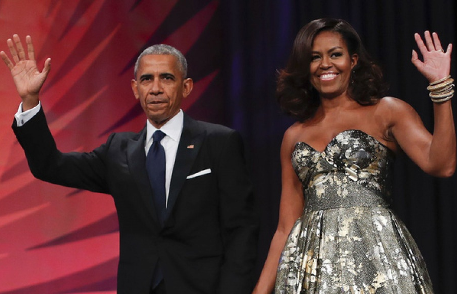 Vợ chồng ông Obama ký hợp đồng kỷ lục 60 triệu USD viết hồi ký