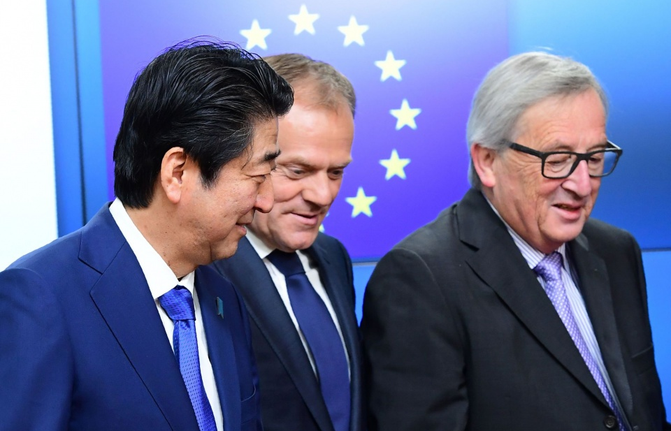 Cầu nối hai bờ Đại Tây Dương